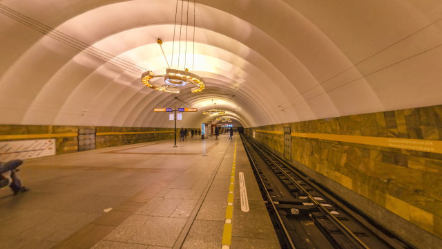 Новочеркасская, метро Санкт-Петербурга, железнодорожные пути