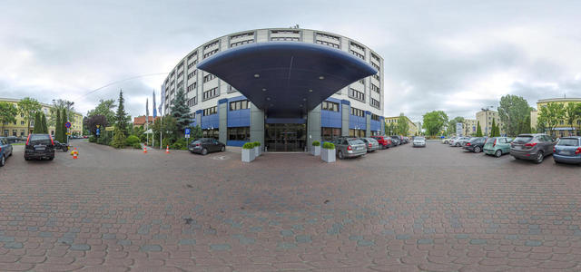Вход в отель
