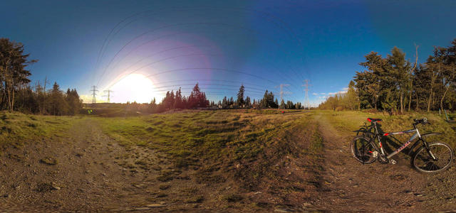 На холме, Праздничный парк