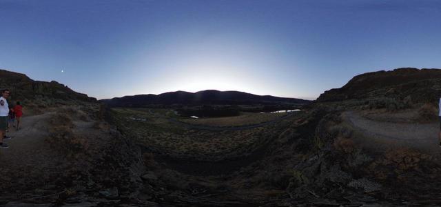 Next to the cliff of Lake Lenore