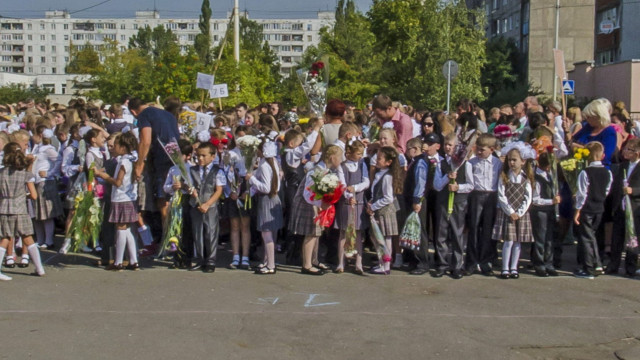 Сцена, перед началом линейки