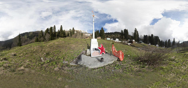 Monument to the defenders of the passes.