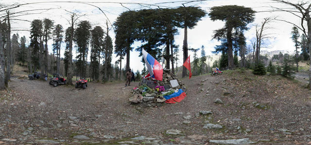  Monument to the defenders of the passes.