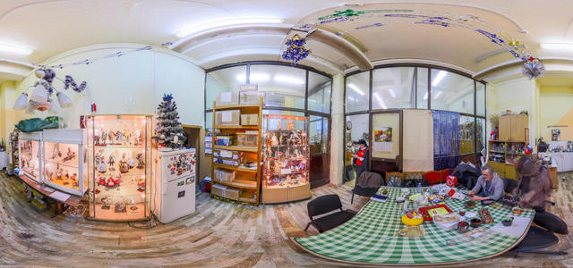Кукольная мастерская - в шкафах герои ГОФМАНИАДЫ