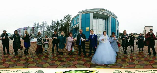 Около дворца бракосочетания, Прокопьевск