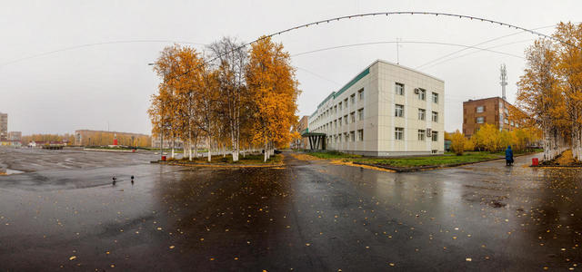 Площадь Ленина. Рядом Сбербанк.