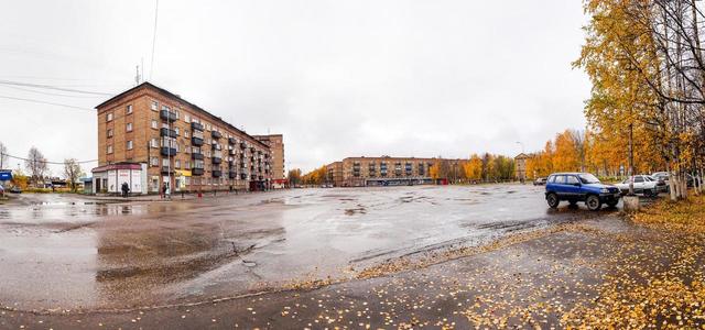 Площадь Комсомольская. Рядом Кирова, 38.