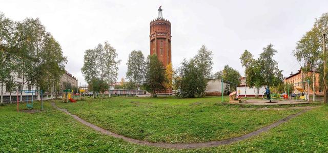 Улица Мира. Двор Мира, 1