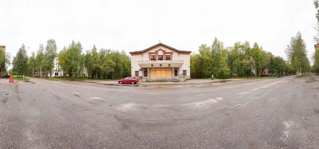 Улица Мира. Рядом бывший кинотеатр Мир