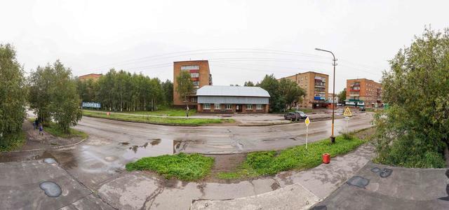 Улица Мира. Рядом роддом