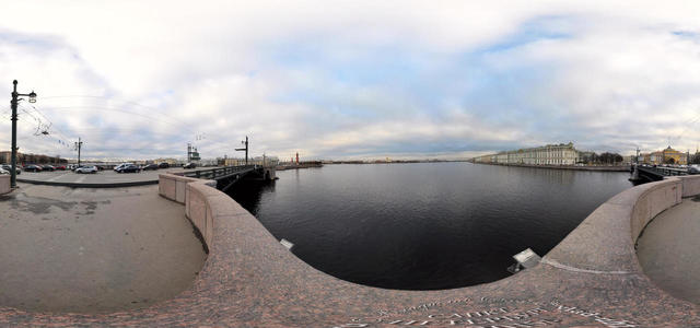 Дворцовый мост в Санкт-Петербурге