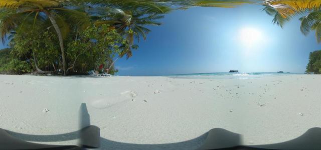 Fihalhohi Island Beach.