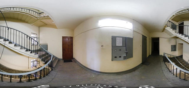 04 STAIR SQUARE