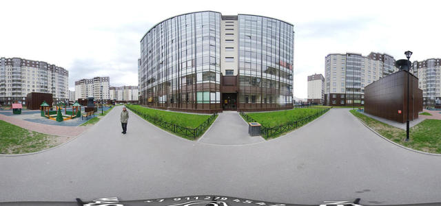 02 ENTRANCE FROM THE YARD