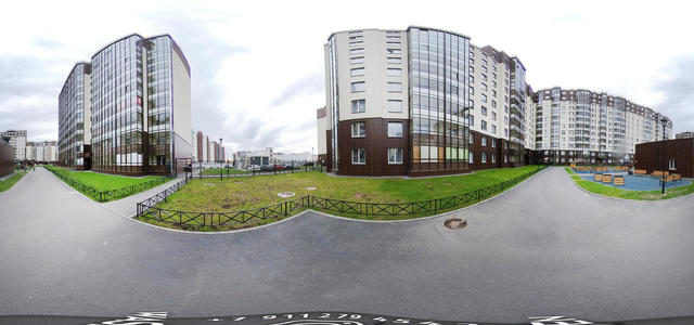 01 ENTRANCE IN THE YARD