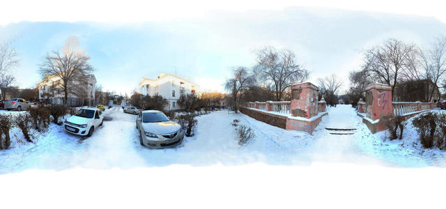 Yard with balusters. Exit to the street. Komsomolskaya.