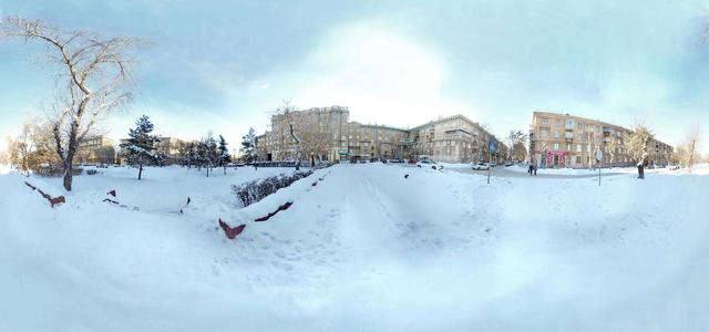 У сквера Чапаева. (*Лакомка*)