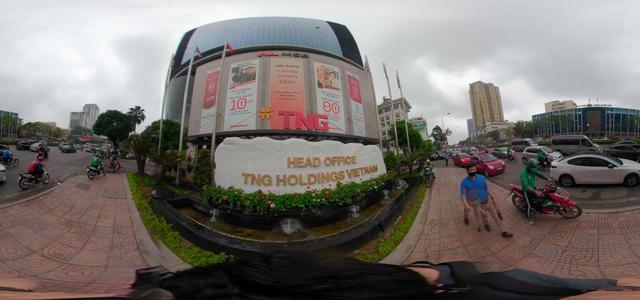 Mặt trước tòa văn phòng