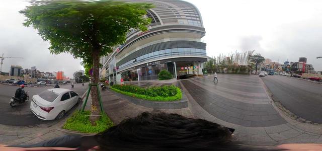 Trước cửa hầm 1