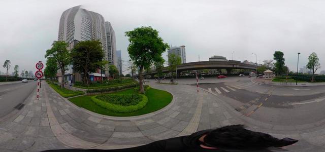 Góc rẽ phải từ Phạm Hùng vào ng bao