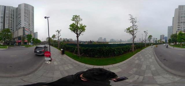 Ng bên kia đường trước sảnh S1